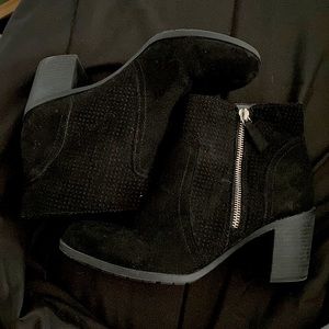 Arizona Jean co little black booties